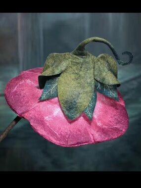 Fairy or Elven Flower Hat, Pink Felt Flower with Green Leaf Top, NWOT 🌺